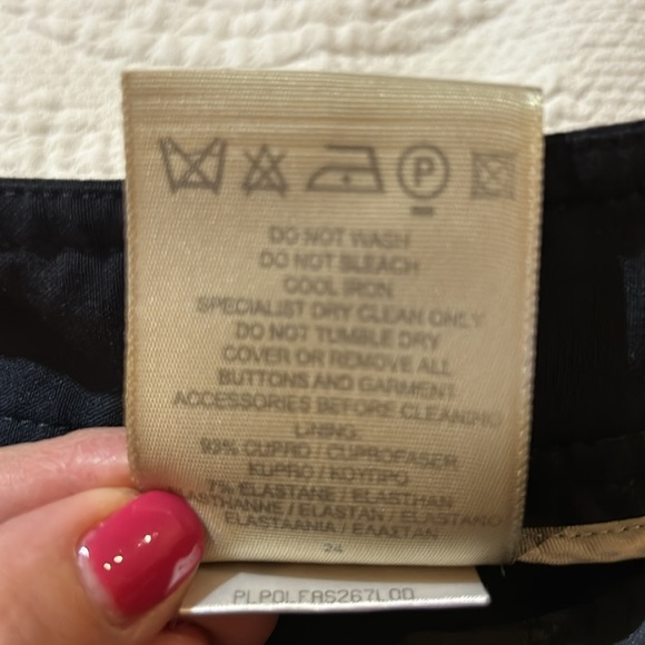 Burberry Knee Length Wrap Skirt. Size 6 - Picture 9 of 13